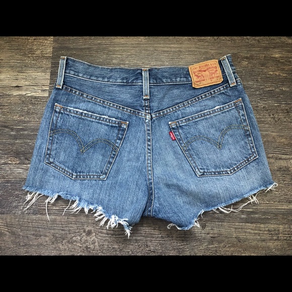 Levi’s 501 Cut Off Shorts in Roadside Blues - Picture 2 of 12